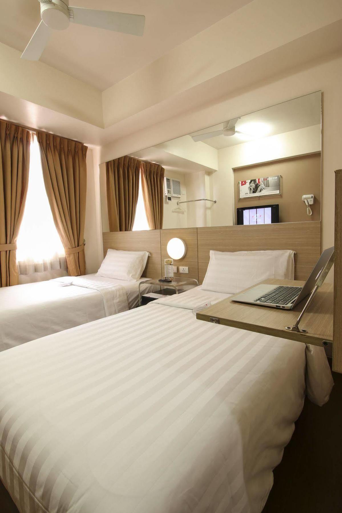 เรด แพลนเนต มะนิลา มากาตี Hotel Makati City ภายนอก รูปภาพ