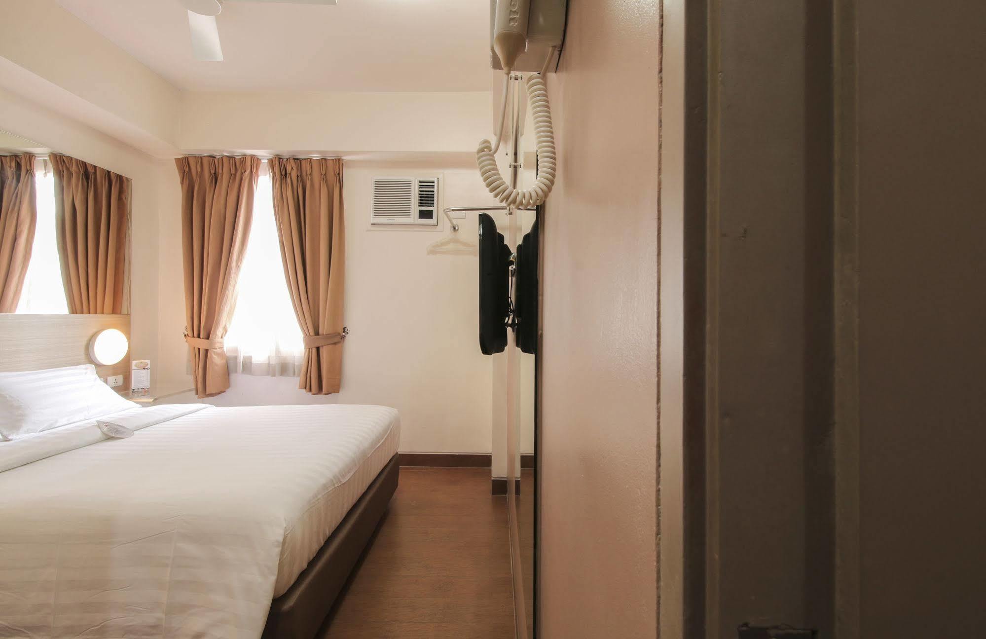 เรด แพลนเนต มะนิลา มากาตี Hotel Makati City ภายนอก รูปภาพ